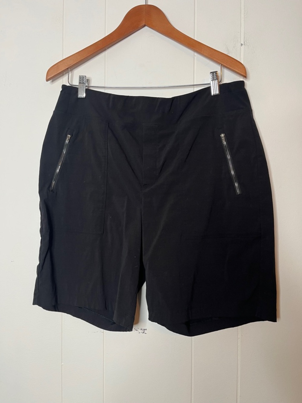 Athleta Black Bermuda Shorts with Zip Pockets 9" Size 14